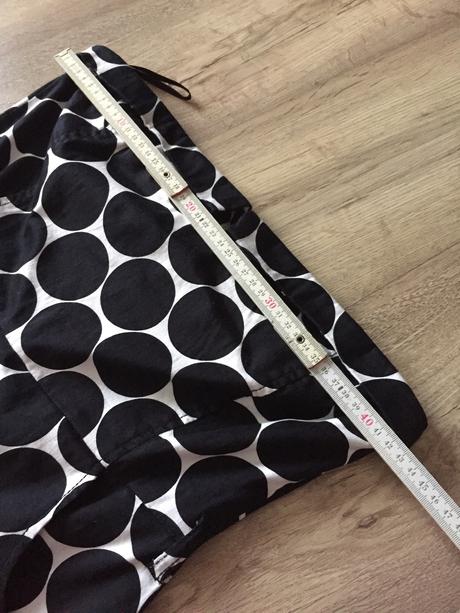 Čierno-biele bodkované šaty, 40