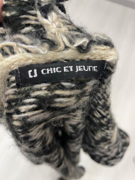 Hrubší svetrík, s