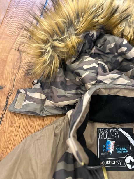 Zimna bunda do mesta i na lyzovanie, authority,s