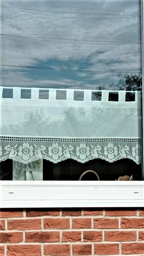 Vyšívaná vitrážka,