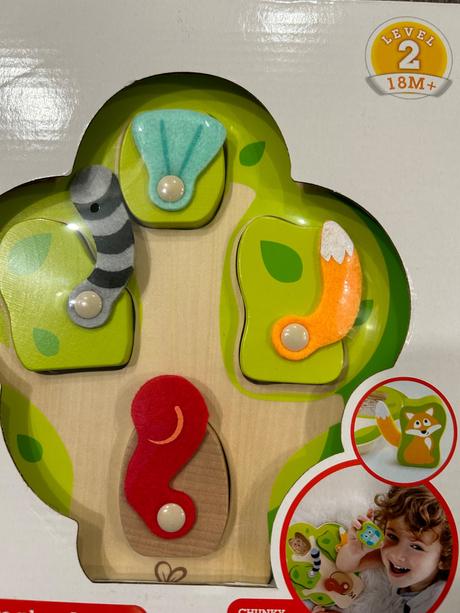 Hape - puzzle kto je v domčeku,