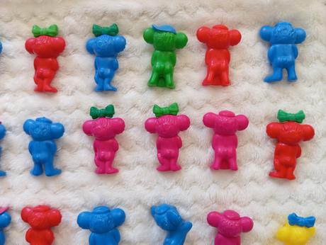 Retro farebné postavičky koala,