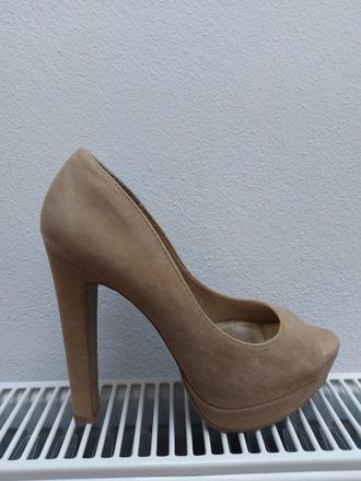 Bežove lodičky s otvorenou špicou, 38