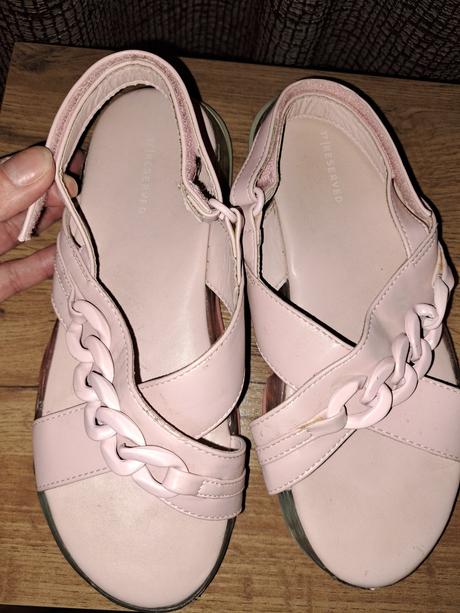 Sandále a žabky v.37, reserved,37