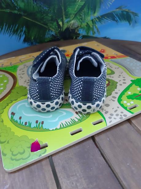 Bodkovane platenky, clarks,25