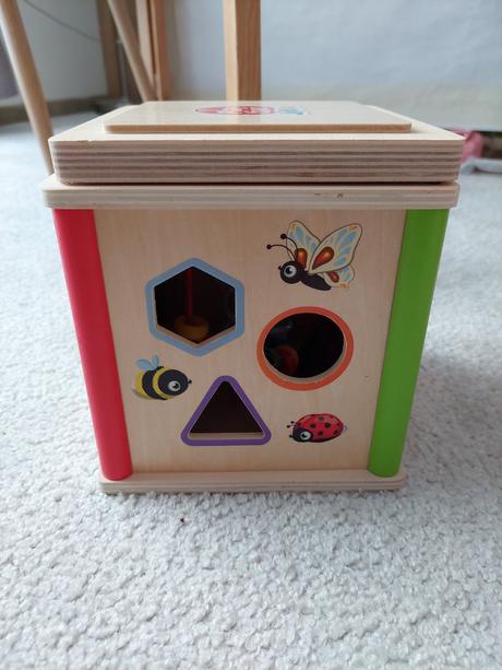 Detske hlavolamy v kocke,