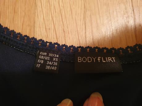 Krátke letné šaty, 32