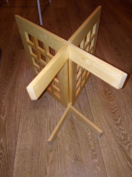 Dreveny stojanna casopisy ako novy, 