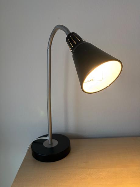 Darujem stolovú lampu, 