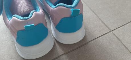 Tenisky na telesnu, 33