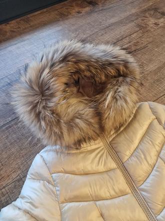 Krásna bunda s pravou kozušinou, s