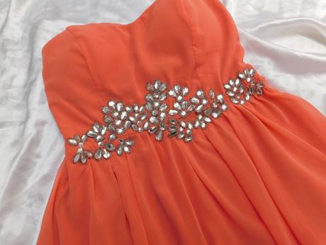 Velmi pekne šaty na slavnost, 38