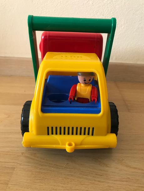 Smetiarske auto so šoférom, 