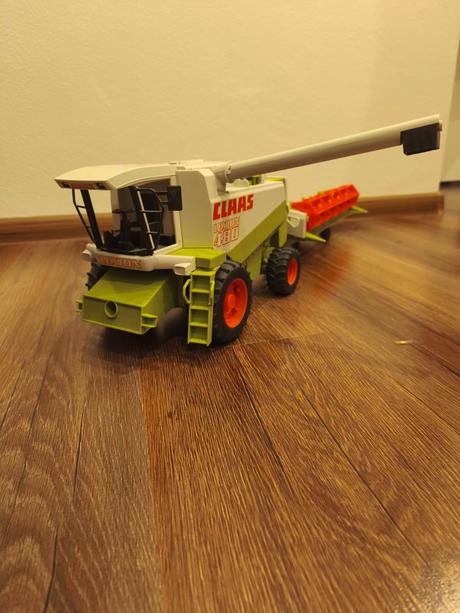 Bruder kombajn 480 class, 