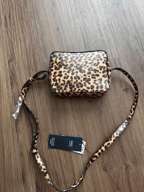 Nova kabelka, s dopor. poštou, marks & spencer