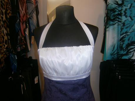 Fialovo biele šaty, 40