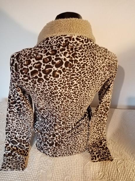 Mikina s kozusinovym golierom, bershka,s