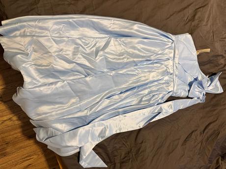 Šaty pre družičku, 152