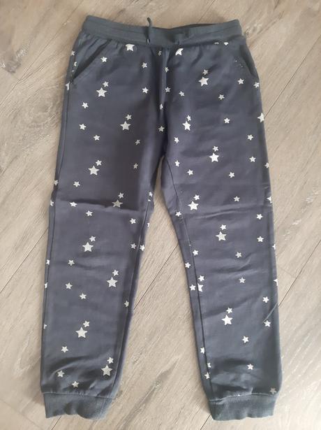 Hviezdičkové tepláky, 122