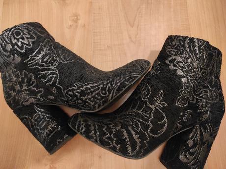 Zaujímavé kotníkové čižmičky, 39