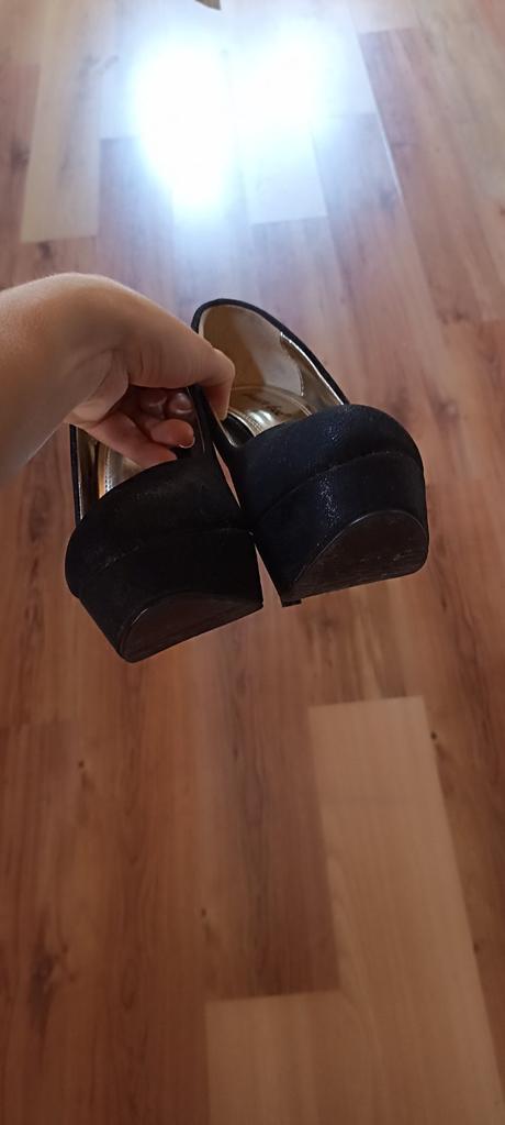 Čierne lodičky na platforme 37, queen,37