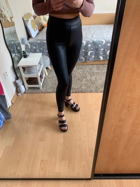 Koženkové legíny, s