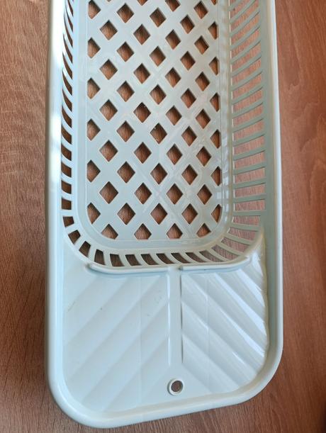 Plastový odkvapkávač alebo cednik, 