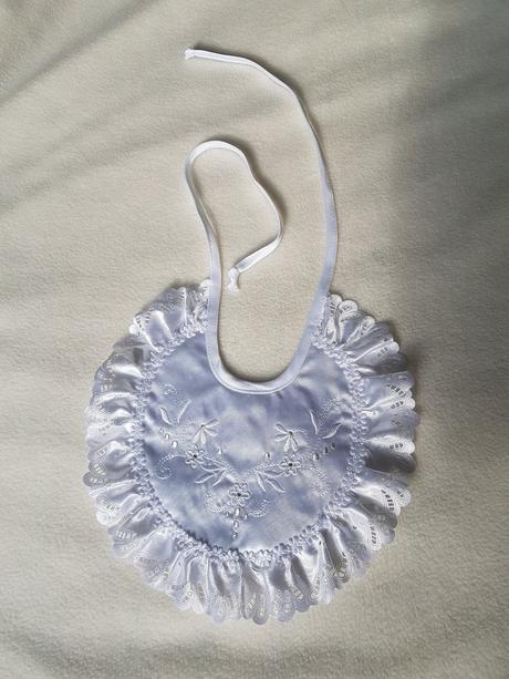 Saténový podbradník, <50