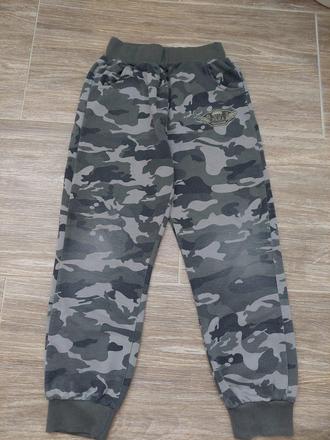 Maskáčové tepláky č.134-140, 134