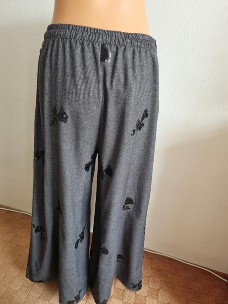 Prskané sivo čierne nohavice s výšivkou m/l, l