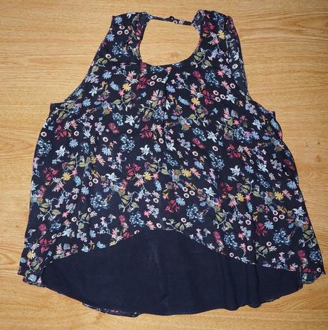 Kvietkovana bezrukavova, bershka,xs