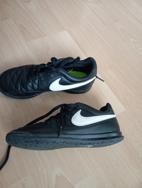 Halové tenisky, nike,33