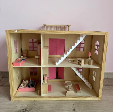 Drevený domček na hranie, 