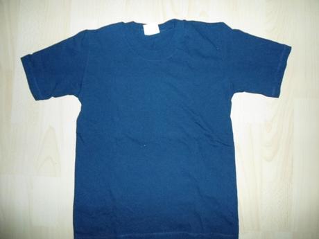 Tmavomodre tricko, 128