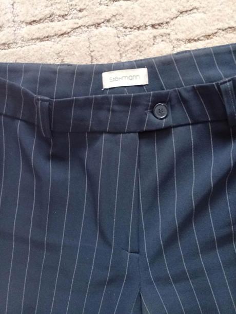 Nohavice spoločenské tmavo modré prúžkové, 46