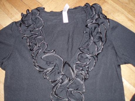 Čierne tričko nenosené, s