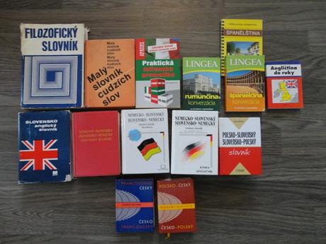 Učebnice + slovníky,