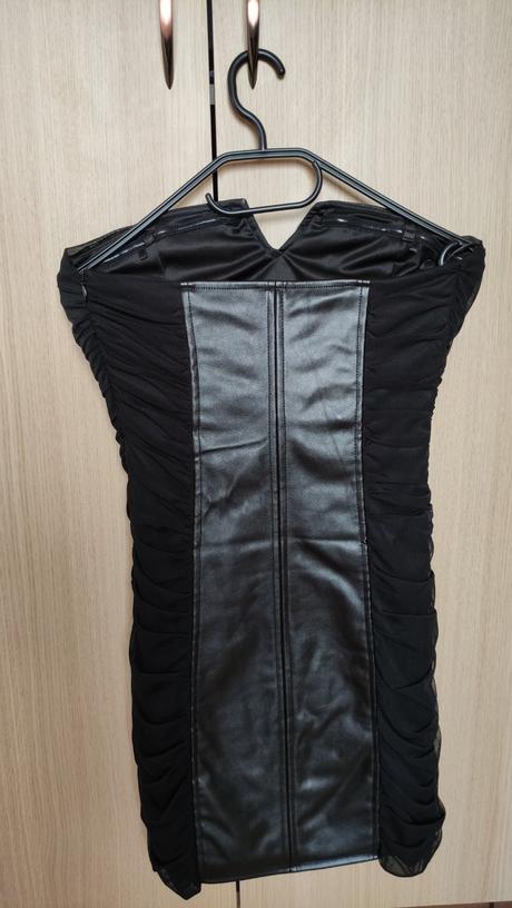 Čierne kokejlové šaty, s