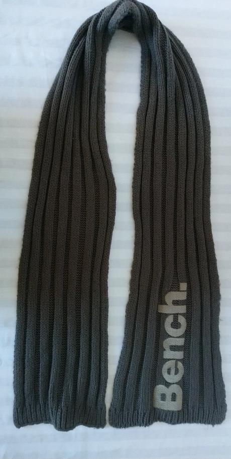 Hnedý šál bench, bench