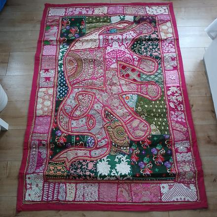 Vyšívaný prehoz, koberček z indie,