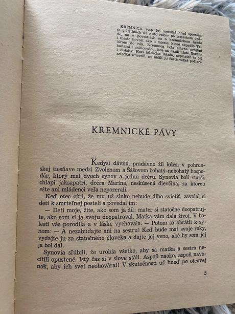 Krásna stará retro kniha povesti o hradoch 1971,