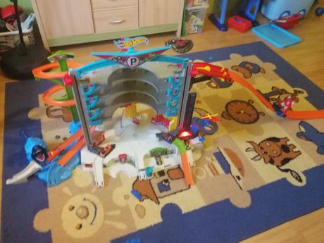 Unikátna mega garáž hot weels,