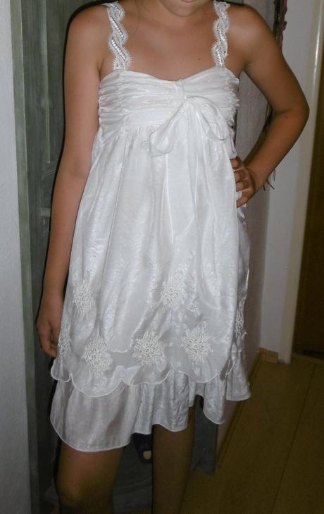 Šaty s ramienkami z krajky, 152