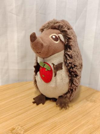 Plyšový pískajúci ježko s jahôdkou, 14 cm, 