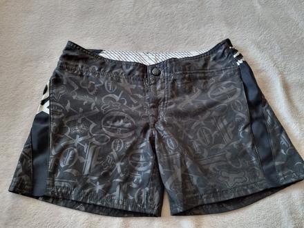 Šortky do vody a na pláž, 38