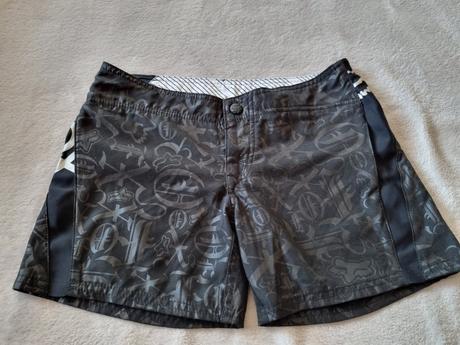 Šortky do vody a na pláž, 38