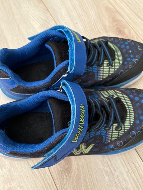 Tenisky bez poskodeni, 37