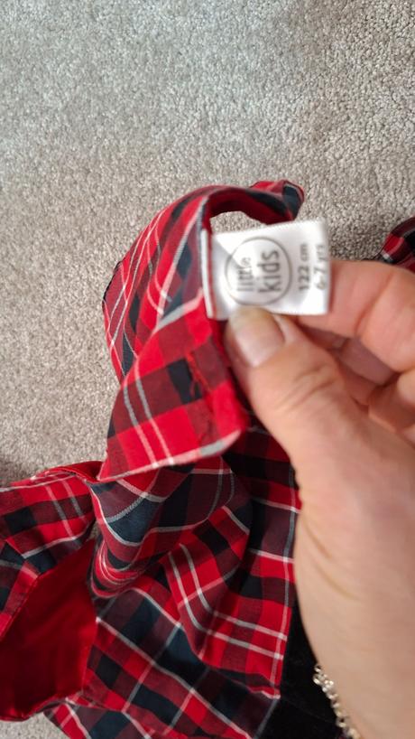 Predám krasne dievčenské saty vel.122, 122