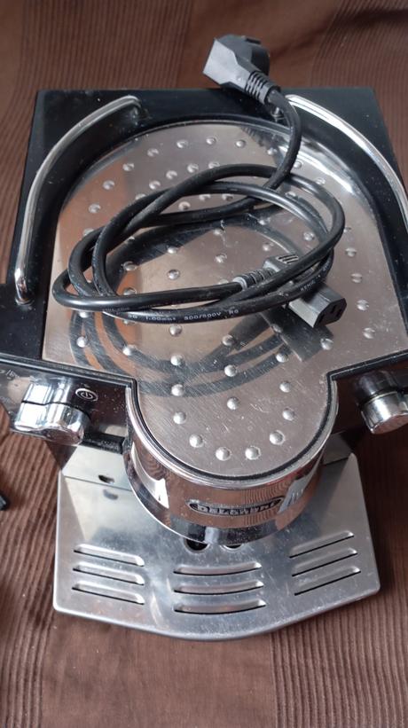Kavovár delonghi ec 820.b, 