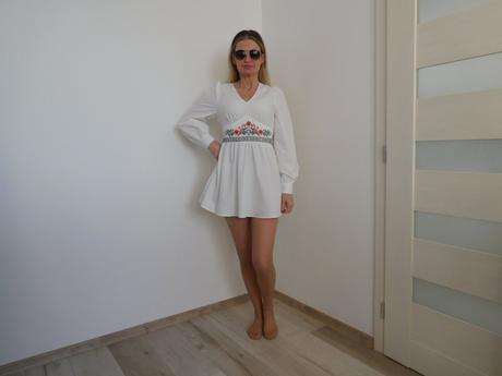 Šaty biele krátke dámske ozdobný pás-s, s